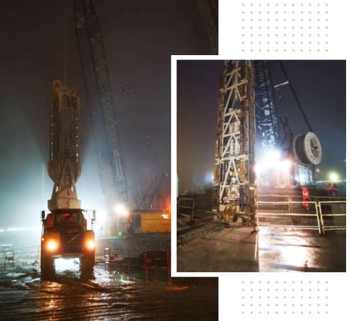 Engins de fondations spéciales en intervention de nuit sur un chantier, sous éclairage artificiel Engins de fondations spéciales en intervention de nuit sur un chantier, sous éclairage artificiel